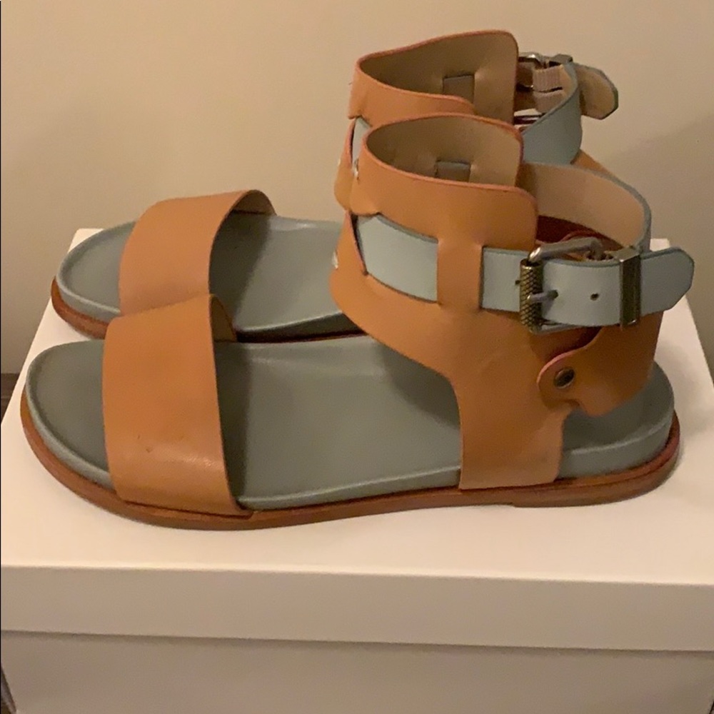 CALVIN KLEIN hard to find sandals - Picture 2 of 4